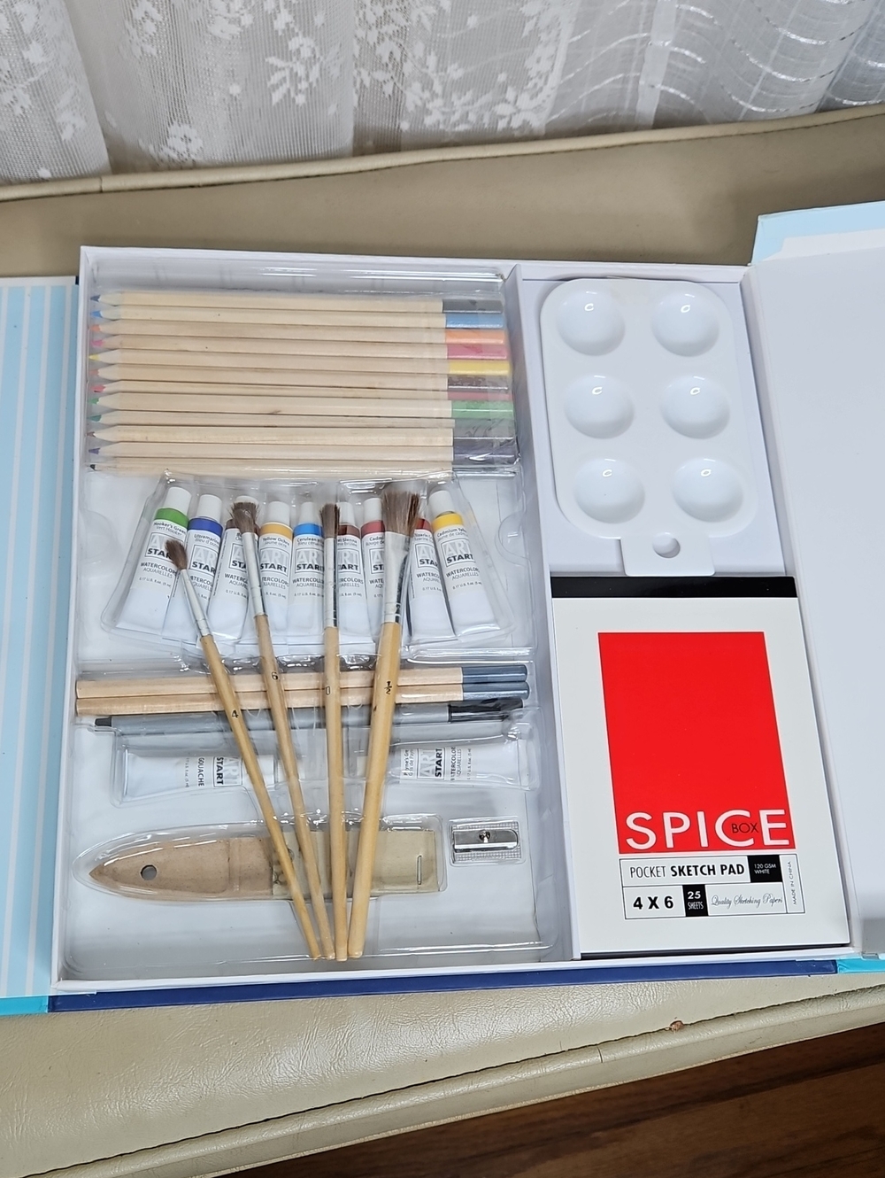 NWT Watercolor: A Complete Kit for Art Enthusiasts by SpiceBox x Philip Berrill - Picture 5 of 5
